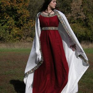 Robe franque médiévale avec robe et châle-02