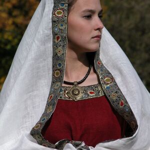 Robe franque médiévale avec robe et châle-05