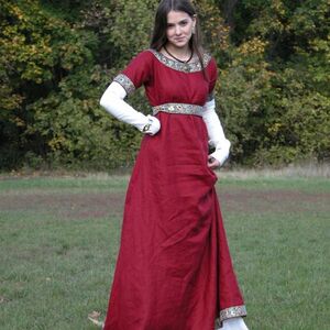 Robe franque médiévale avec robe et châle-07