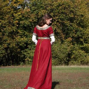 Robe franque médiévale avec robe et châle-10