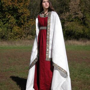 Robe franque médiévale avec robe et châle-01