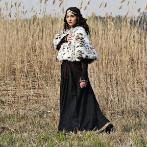 Robe de style médiéval « Chasseresse » avec le gilet corsage et la pèlerine d'ArmStreet