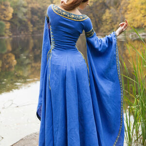 Vue d'arrière de robe médiévale en lin « Dame du Lac » d'ArmStreet