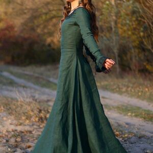 Robe de lin renaissance médiévale avec surcot et chaperon « Princesse de l'Automne » d'ArmStreet