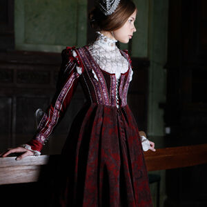 Robe renaissante du style florentin en velours naturel «Belle Ginevra»-02