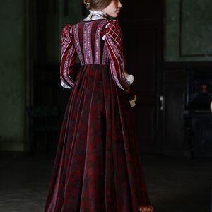 Robe renaissante du style florentin en velours naturel «Belle Ginevra»-05