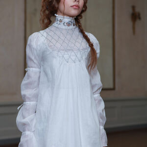 Robe renaissante du style florentin en velours naturel «Belle Ginevra»-09