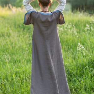 Longue robe médiévale en lin à manches courtes