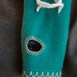 Capuche et gants brodés en laine « Conte de Fées »