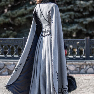 Manteau médiéval fantastique en laine «Reine de la Shamakhan»-09