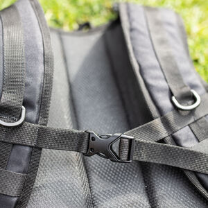 Système de sac à dos détachable pour équipement d'escrime «Fourmi»