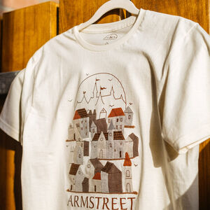 T-shirt à Patchwork Brodé en Édition Limitée « Jour chez ArmStreet »-05