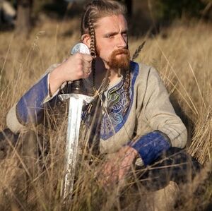 Tunique viking brodée en lin « Éric le Jarl »