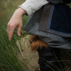 Tunique Viking en laine à manches courtes avec passement, broderies manuelles et accents «Ingvar le Marin»