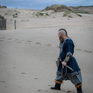 Tunique Viking en laine à manches courtes avec passement, broderies manuelles et accents «Ingvar le Marin»
