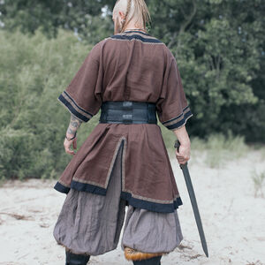 Tunique Viking en lin à manches courtes avec passement, coutures à la main et accents « Ingvar le Marin »