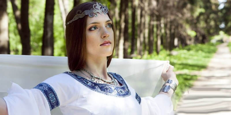La robe de mariage médiévale fantastique « Cygne blanc »