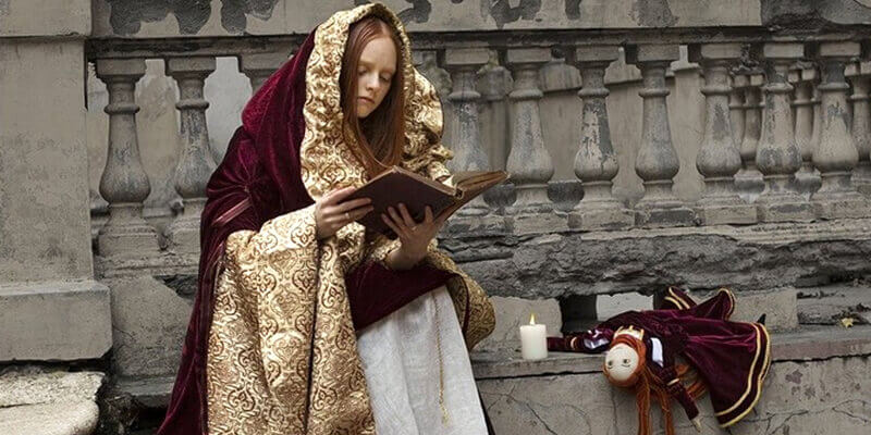 Robe et cape en velours de noblesse de Renaissance