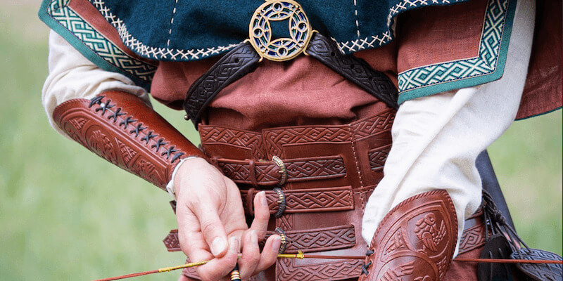 Un costume d’aventure pour femme (ou unisexe) : « Chasseresse »