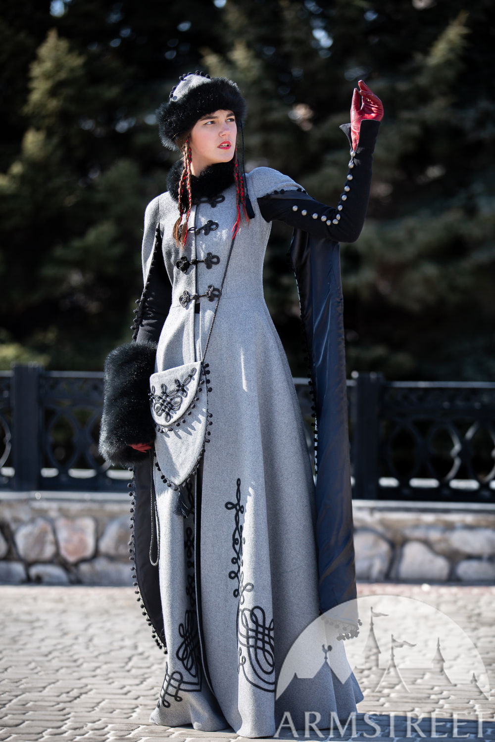 Manteau médiéval fantastique en laine «Reine de la Shamakhan»