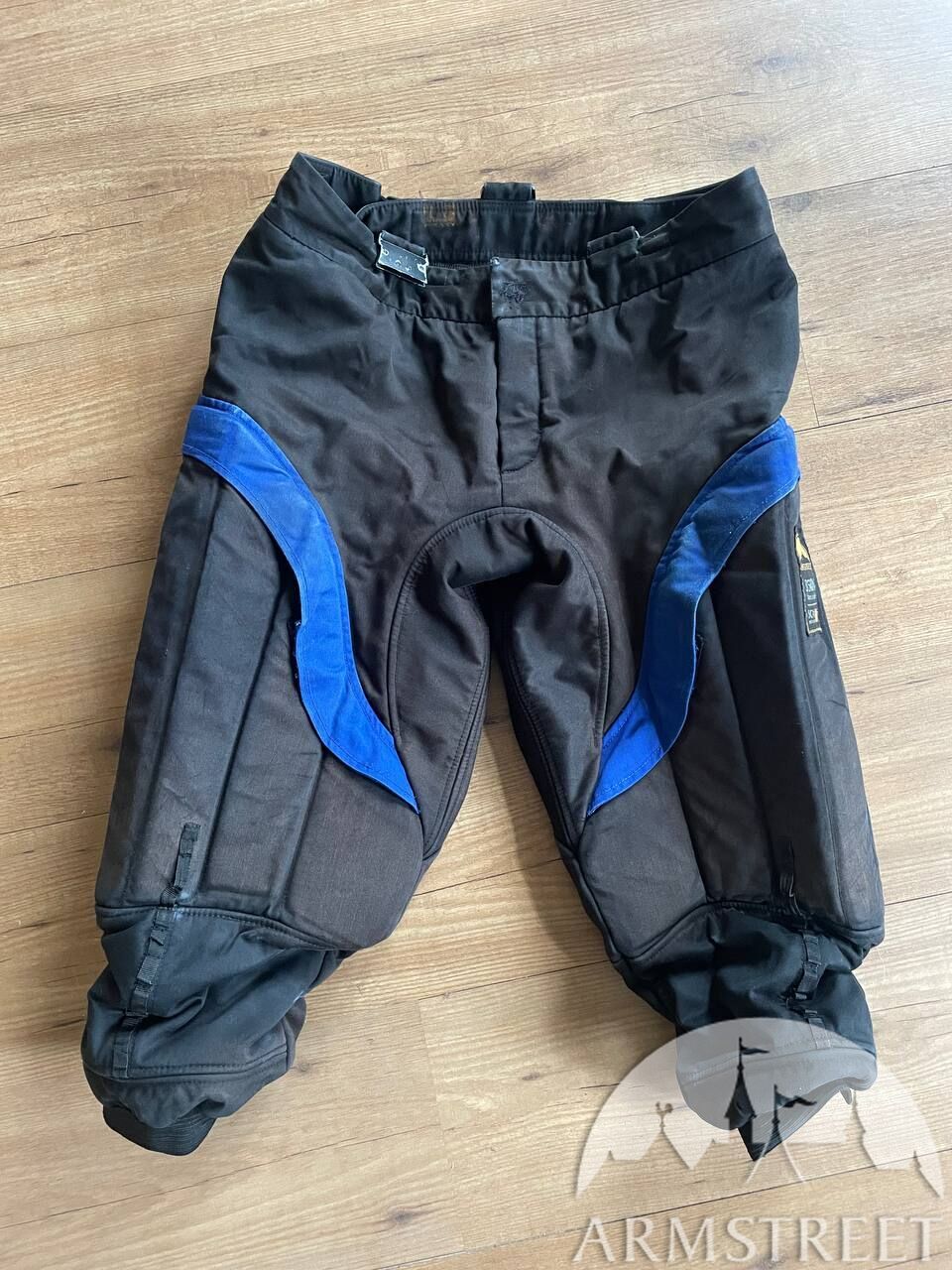 Pantalon AMHE "Futura" après un an de travail intensif