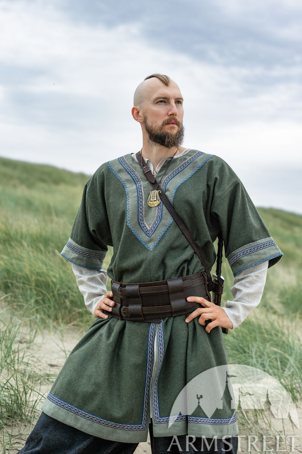 Tunique viking en laine à manches courtes avec broderie "Ingvar"