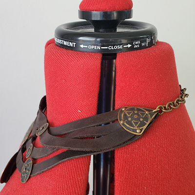 Common - sale-fantasy-exclusive-necklace-brass-and-leather-the-alchemists-daughter-brown-leather-2.jpg