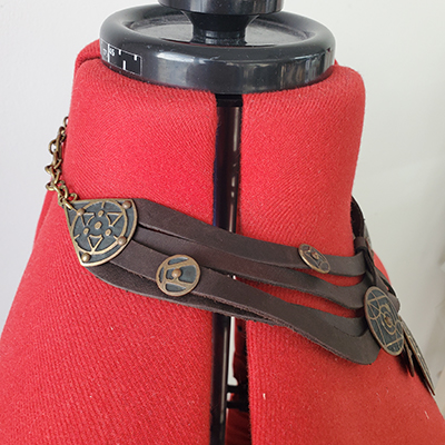 Common - sale-fantasy-exclusive-necklace-brass-and-leather-the-alchemists-daughter-brown-leather-3.jpg